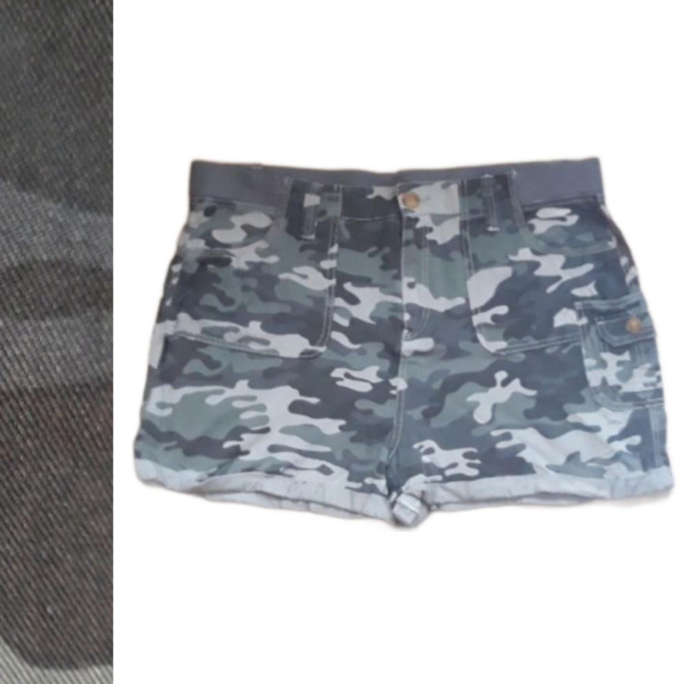 Knox Rose Women's Camo Print Mid-Rise Cargo Shorts - Size XL Green Camo Shorts